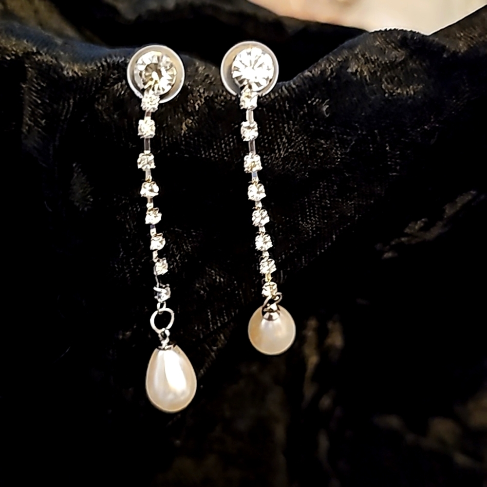Ladies LONG Rinestones and Pearl earrings